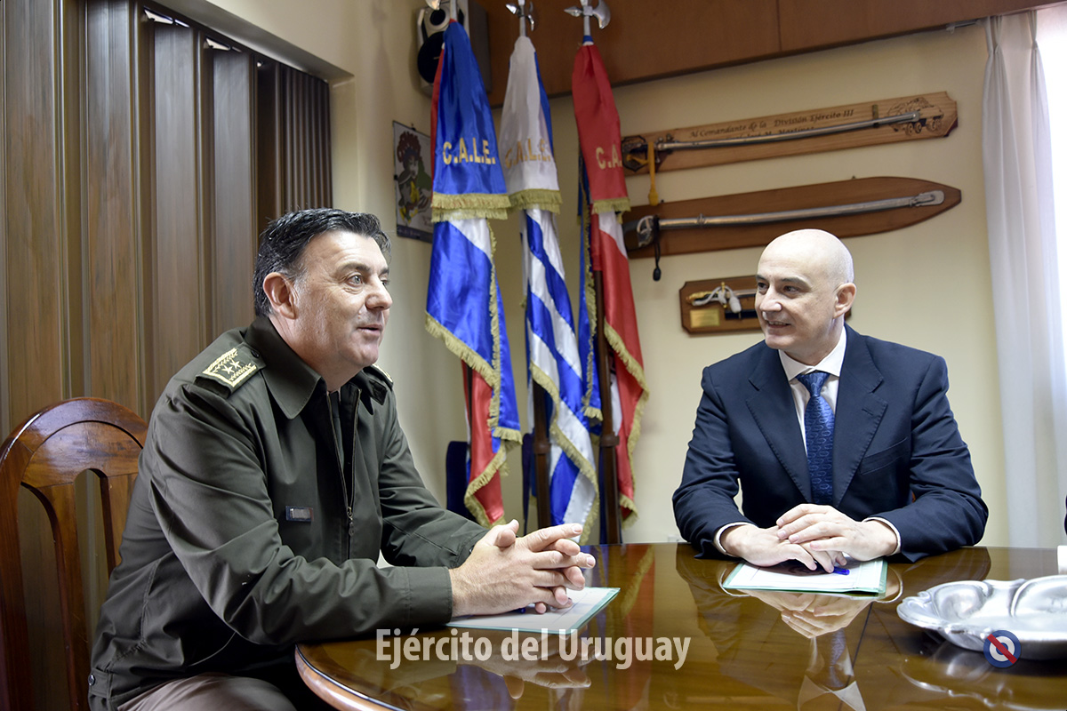 Firma de comodato entre el CALE e INUMET Ejército Nacional